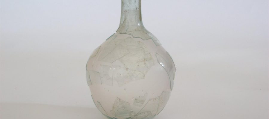 Restauro di un balsamario di epoca romana
